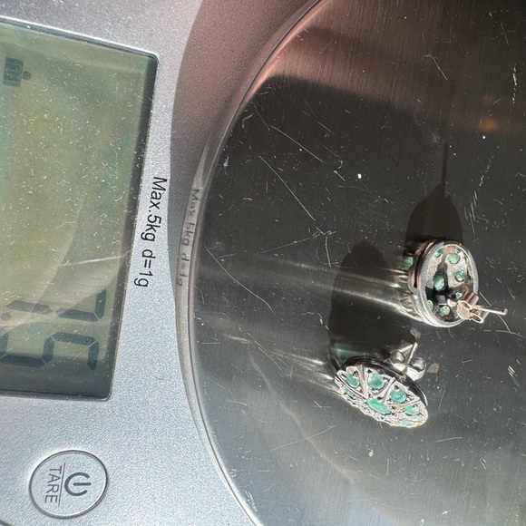 Natural emerald and ( Sterling silver?) earrings - Picture 9 of 16